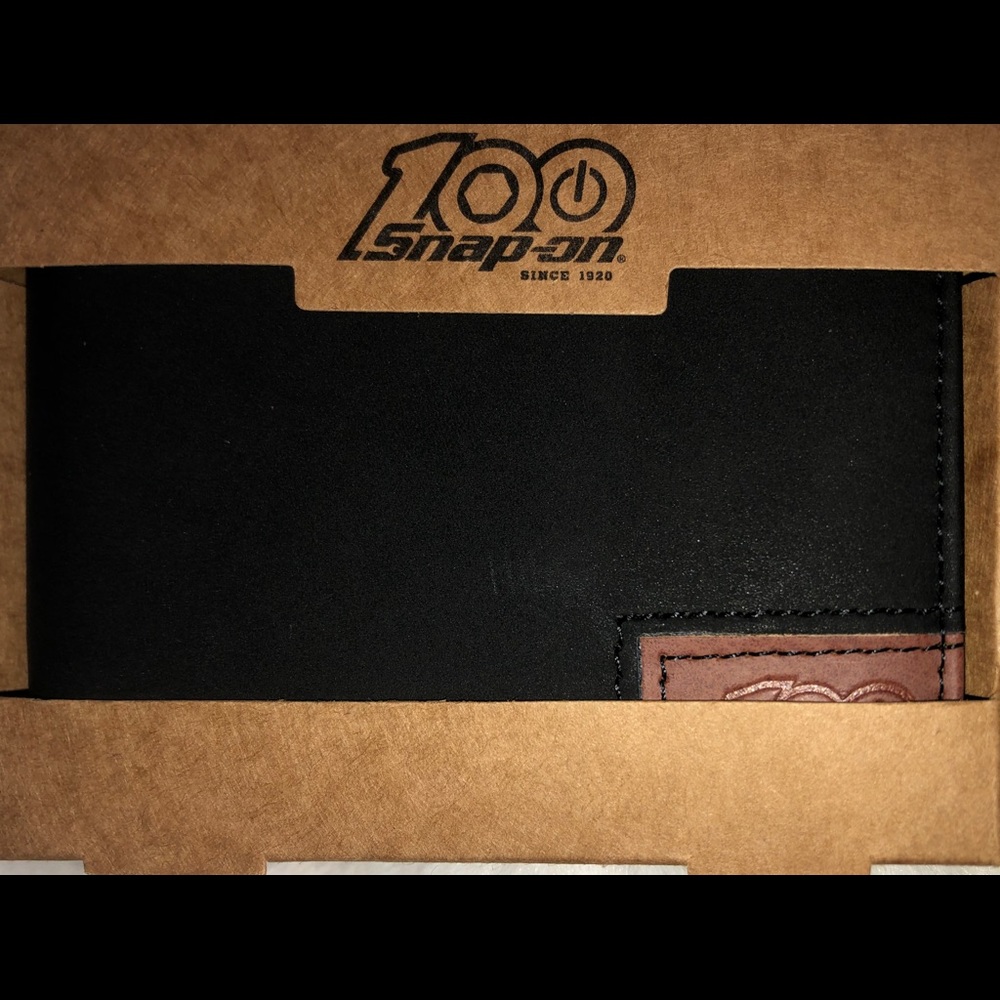 Snap on - leather wallet with money Clíp
